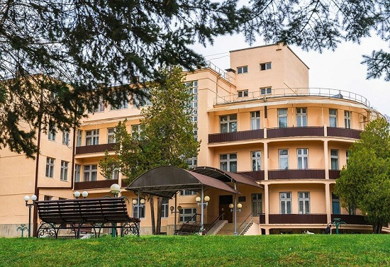 Здание центрального военного санатория